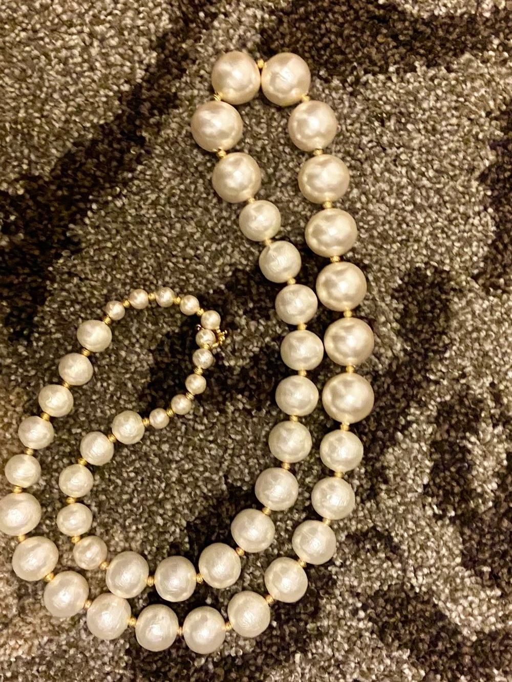 Amanda Pearl Jumbo Gobstopper FAUX necklace 50” HUGE lightweight featherweight - Picture 2 of 9